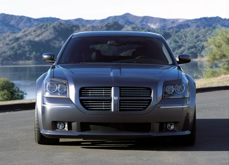  Dodge Magnum SRT8 Concept 2003 года  (фото 3 из 22)